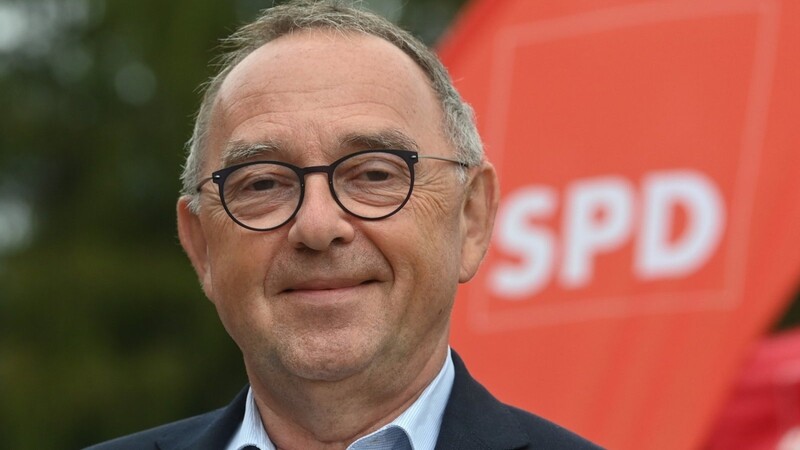 "Es stehen große Herausforderungen an, es wird sich viel ändern", sagt Norbert Walter-Borjans und will deshalb seine SPD an der Spitze der nächsten Bundesregierung sehen.