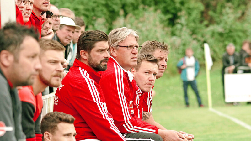 Hier fühlte sich Lothar Rengsberger besonders wohl. Inmitten der Fußballer des SV Donaustauf.