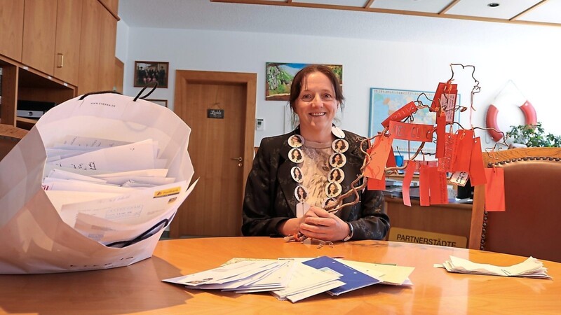 "Ich habe jeden Brief und jedes Geschenk aufgehoben!" Das Ausmisten ihres Büros geht für Bürgermeisterin Karin Bucher nicht ohne Sentimentalität vonstatten.