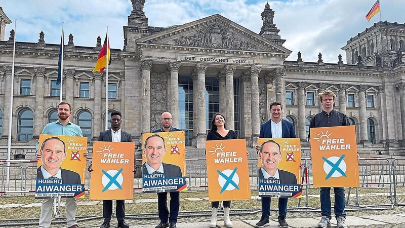 Gemeinsam mit Kollegen der Jungen Freien Wähler war Christian Schindler (Zweiter von rechts) kurz vor der Bundestagswahl in Berlin.