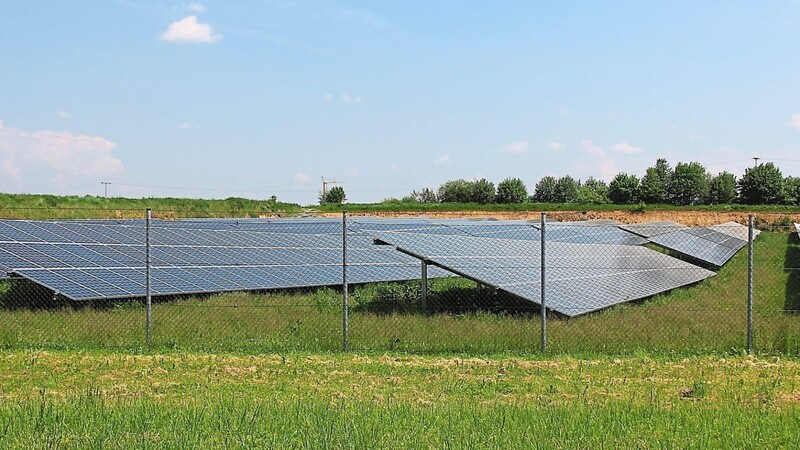 Die Firma 7C Solarparken AG will die Freiflächenphotovoltaikanlage in der ehemaligen Lehmgrube erweitern.