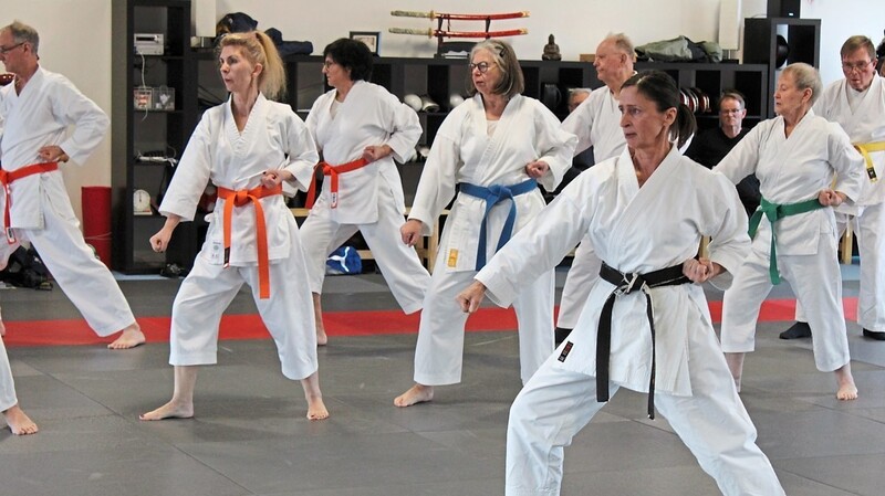 Im Schattentraining präsentierten die Senioren komplexe Technik-Abfolgen, die Geist und Körper trainieren. Seit zehn Jahren gibt bereits zwei inklusive Karate-Gruppen.