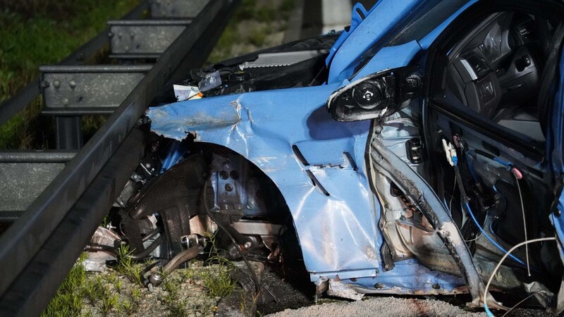 Unfalltragödie in der Nacht auf Sonntag auf der Autobahn A93 bei Leonberg. Dabei kam ein 23-jähriger Mann aus Regensburg ums Leben.