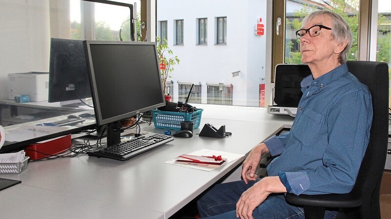 An diesem Schreibtisch im Vorzimmer saß Edi Tesarschik, inzwischen 63 Jahre alt, über 40 Jahre lang.
