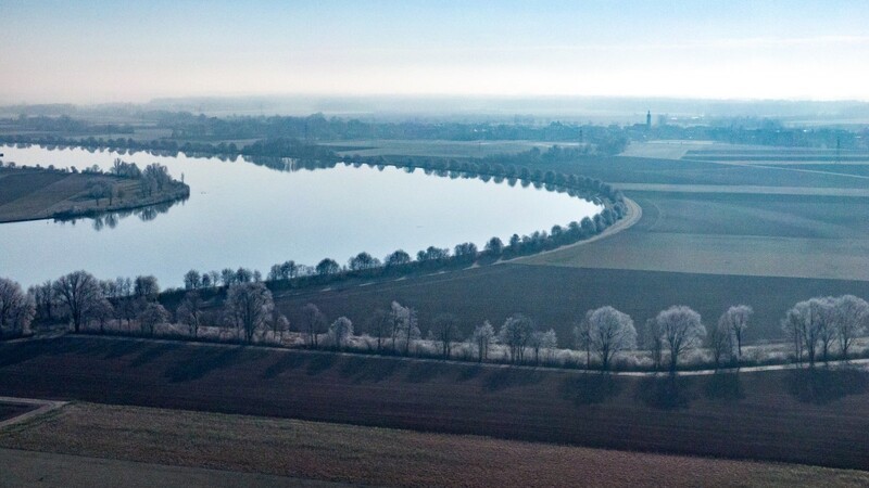 Ob die geplanten Polder an der Donau, einer davon hier bei Eltheim im Landkreis Regensburg, gebaut werden oder nicht, soll noch einmal überprüft werden.