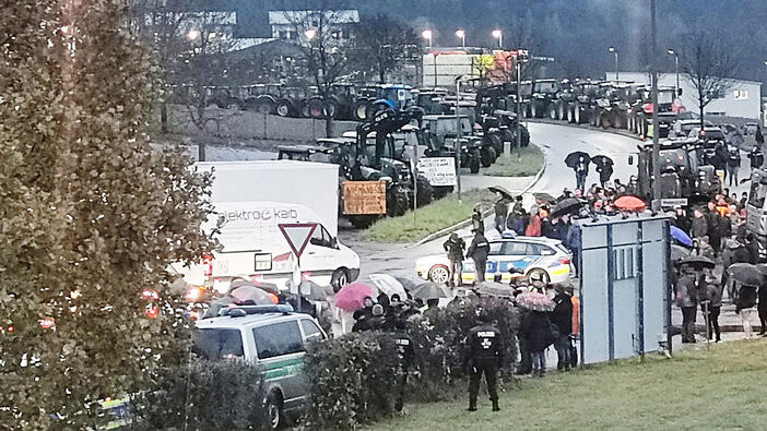 Bauernproteste begleiteten am Mittwoch zwei Veranstaltungen in Passau und Bad Füssing.