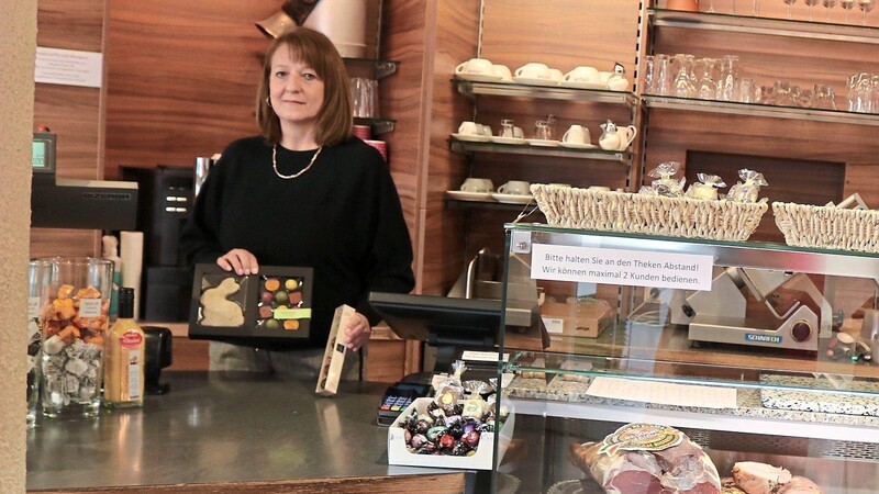 Die ersten Ostersüßigkeiten hat Renata Dirscherl schon verkauft. Wie es ab Mai mit dem Geschäft weitergeht, ist noch unklar. Findet sie keinen Nachfolger, muss sie das Traditionsgeschäft schließen.