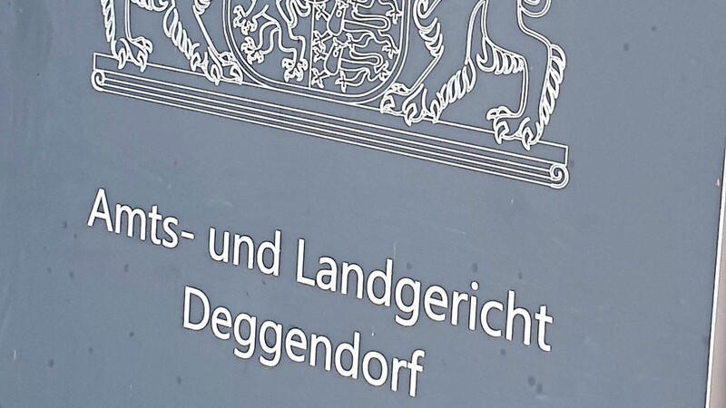 Das Urteil im sogenannten Raser-Prozess von Kalteck vor dem Landgericht Deggendorf wird für Mitte November erwartet.