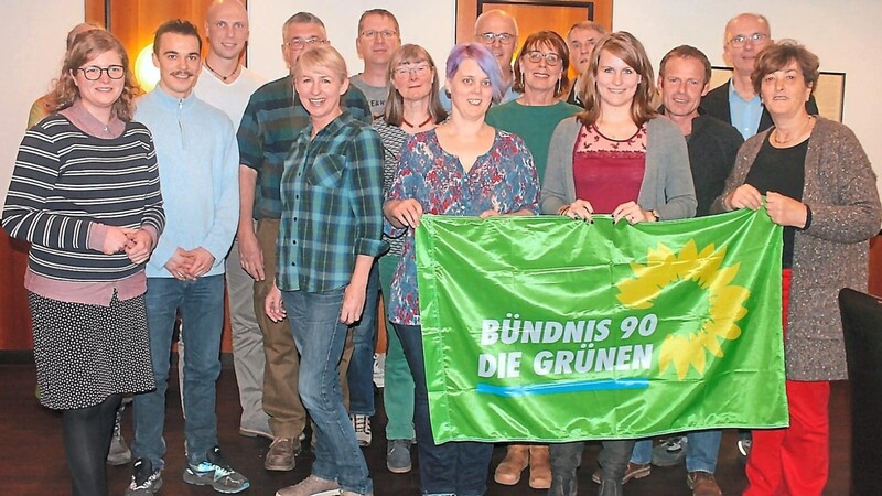 Die Kandidaten der Grünen-Liste wollen in Waldmünchen etwas verändern. Mit auf dem Foto sind die Kreisvorsitzenden Michael Doblinger (rechts hinten) und Andrea Leitermann (vorne, Dritte von rechts).