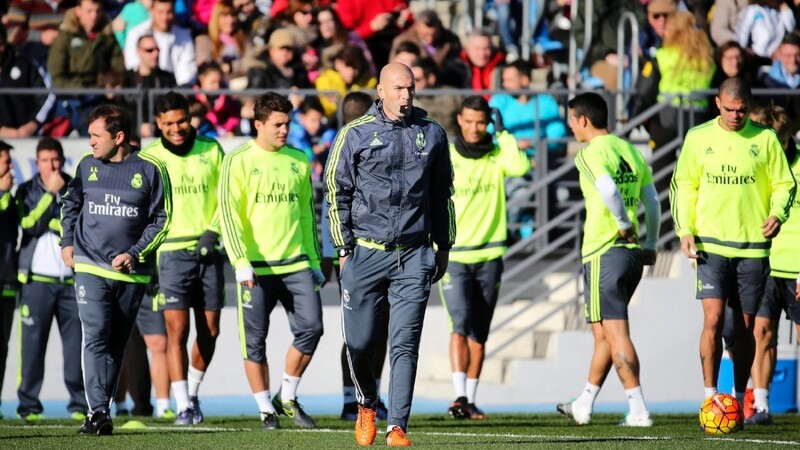 Zinedine Zidane bei seiner ersten Einheit als Trainer von Real Madrid.