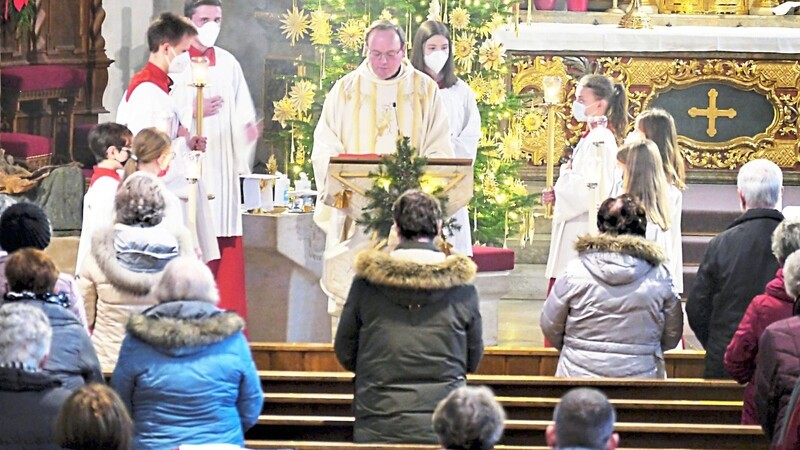 Erfreulich viele Katholiken hatten sich zum Jahresschluss-Gottesdienst in der Stadtpfarrkirche eingefunden.
