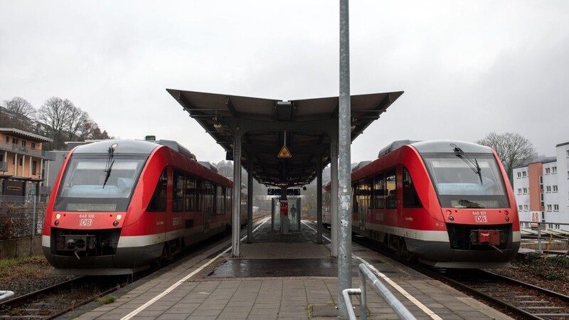 Der Zugverkehr zwischen München und Landshut wurde am Dienstagmorgen lahmgelegt (Symbolbild).