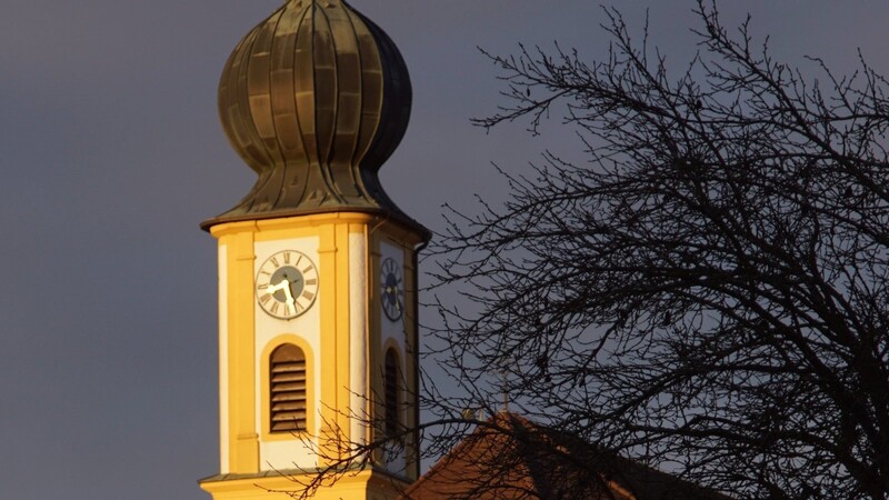 Die Wiesenter Kirche in der Morgensonne. Im Dekanat Donaustauf-Schierling wird es auf lange Sicht zu einem Strukturwandel kommen.
