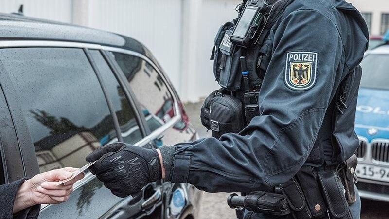 Die Bundespolizei Waldmünchen ermittelt wegen Einschleusens von Ausländern.