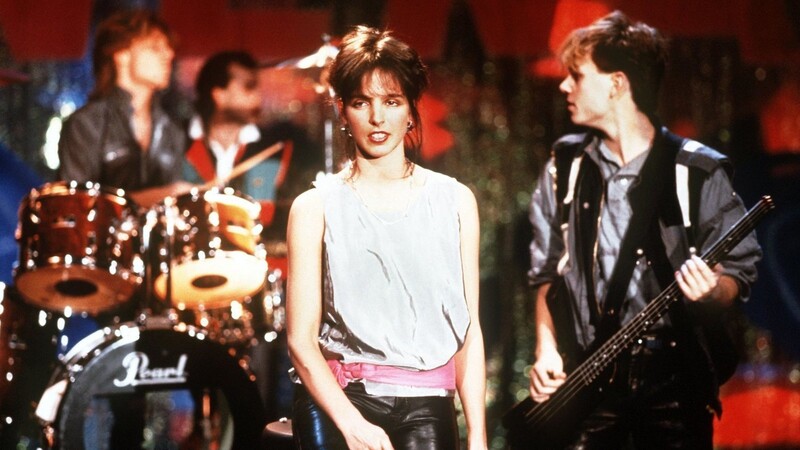 Popsängerin Nena mit ihrer Band bei einem Auftritt 1984.