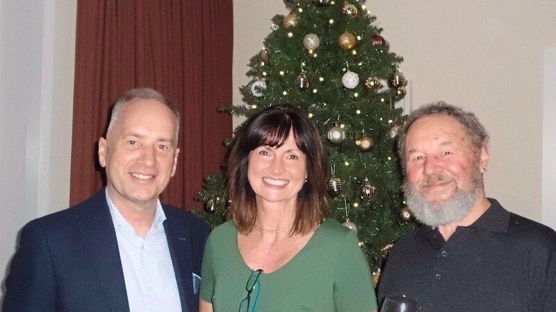 Beim Weihnachtsempfang des irischen Botschafters Dr. Nicholas O'Brien und seiner Frau Mary McCarthy war auch der Vilstaler Stadtrat Karl-Heinz Hierzegger eingeladen.