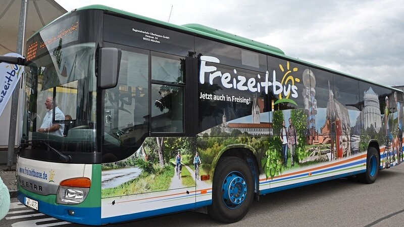 Jetzt auch mit Freising-Motiven: der neugestaltete Freizeitbus.