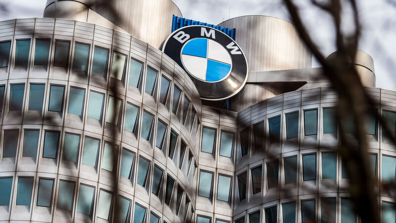 Zölle, Rückrufe, Preisdruck - eine ganze Reihe neuer Belastungen haben BMW die Zwischenbilanz verhagelt.