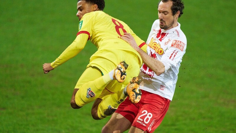 Sebastian Nachreiner (rechts) hat sich im Pokalspiel gegen den 1. FC Köln verletzt.