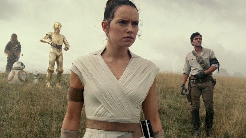 Alte und neue Star-Wars-Helden (von links): Chewbacca (Joonas Suotamo), BB-8, D-O, C-3PO, Rey (Daisy Ridley), Poe Dameron (Oscar Isaac) und Finn (John Boyega).