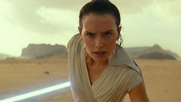 Weibliche Heldin: Daisy Ridley als Rey.