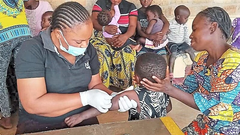 In der Demokratischen Republik Kongo gibt es immer wieder Impf-Kampagnen. Für die Hilfsorganisation "Ärzte ohne Grenzen" war der Ingenieur Christoph Weimann zuständig für das Beschaffungswesen. Er und sein Team bereiteten logistisch alles für die Masernimpfung vor.