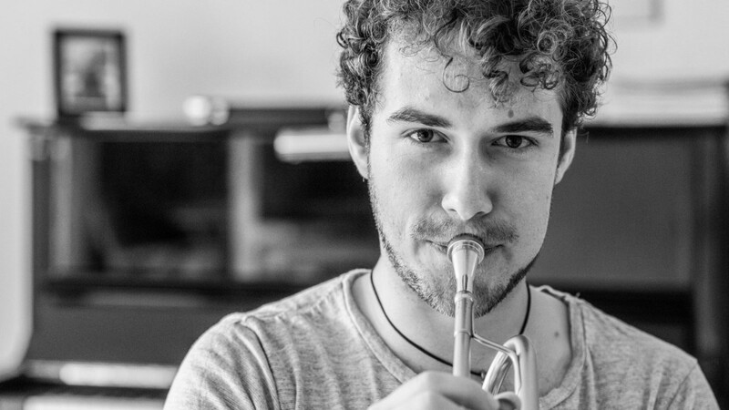 Bastien Rieser spielt seit er 13 Jahre alt ist Trompete. Heute gehört er zu den Profis.