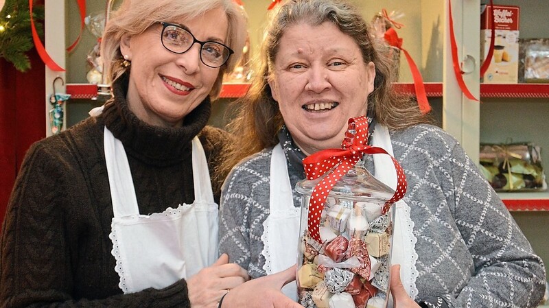 Von Weihnachtsmacherinnen zu Zuckerstube-Organisatorinnen: Erni Pichler (links) und Rita Thomas.