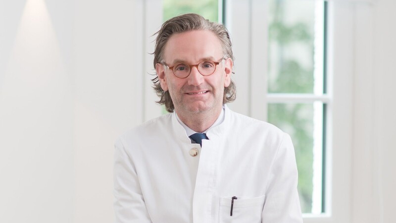 Prof. Dr. med. Philipp Babilas ist Dermatologe am Hautzentrum Regensburg.