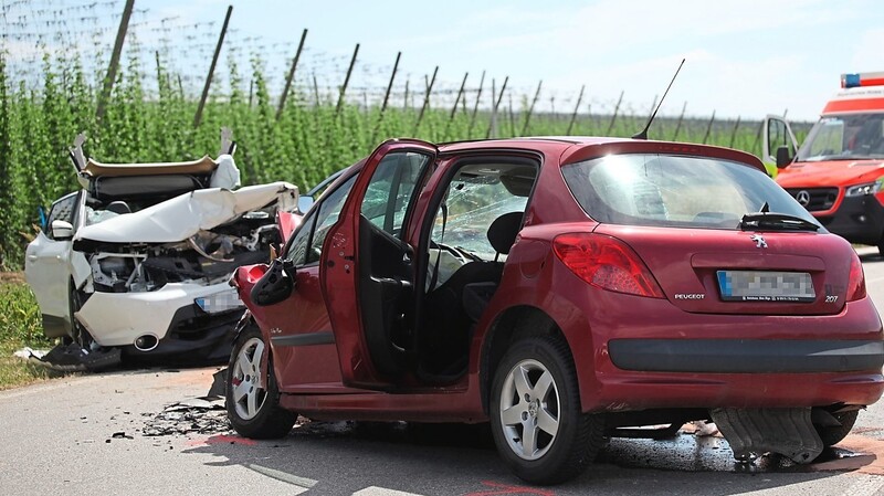 Das Handy am Steuer war die Unfallursache für einen Unfall zwischen Oberhatzkofen und Pfeffenhausen.