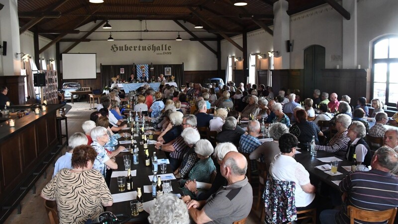 Nicht nur im Pfarrsaal St. Jakob, auch in der Hubertushalle war das Erzählcafé schon zu Gast.