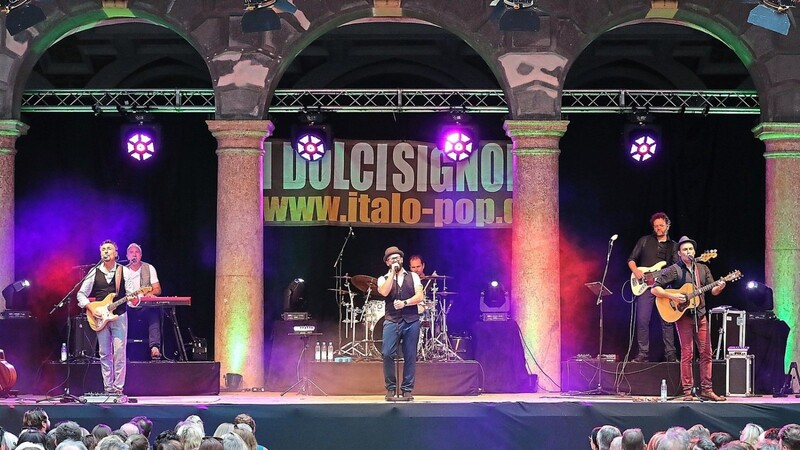 "I Dolci Signori" spielen bei der Großen Italienischen Nacht im Innenhof der Stadtresidenz.