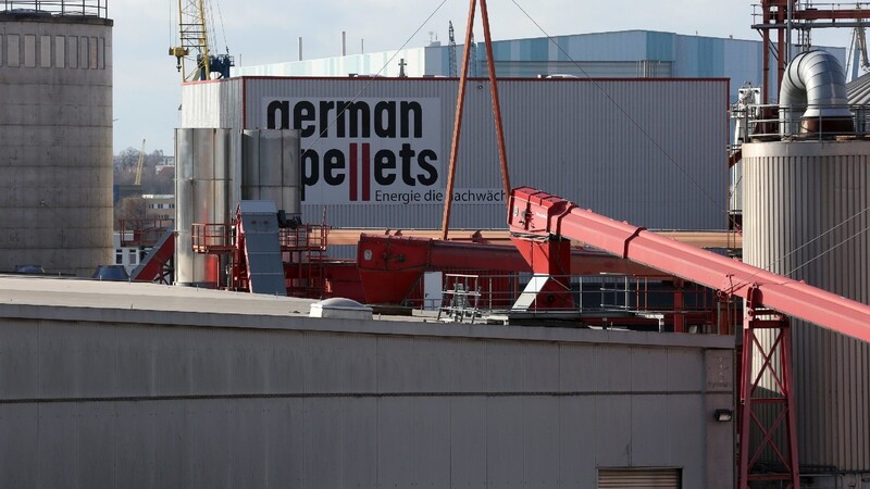 Das Werk von German Pellets in Wismar in Mecklenburg-Vorpommern. Die Tochter Firestixx aus Essenbach hat nun Insolvenzantrag gestellt.