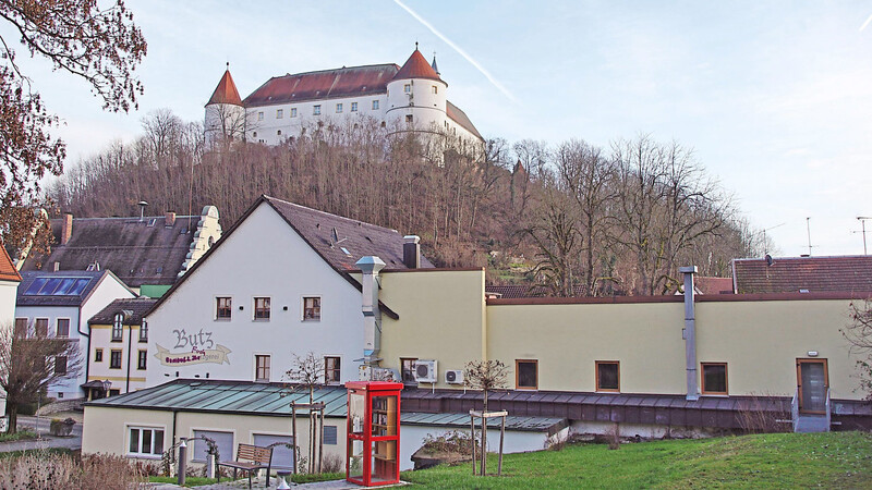 Der Gasthof Butz liegt im Herzen der Stadt Wörth. Ab Januar gehört er dem Landkreis.