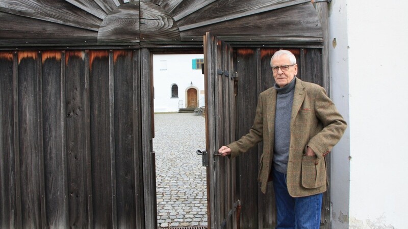Seit Jahrzehnten geht Günther Pongratz im Loiflinger Wasserschloss ein und aus.