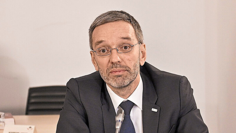 Herbert Kickl kritisiert das österreichische Asylrecht scharf.