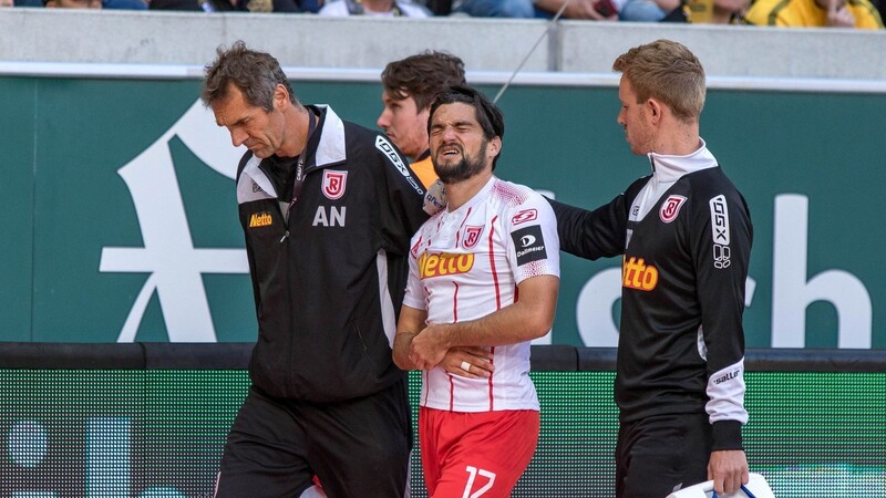 Oli Hein verletzte sich beim Auswärtsspiel des Jahn in Dresden.