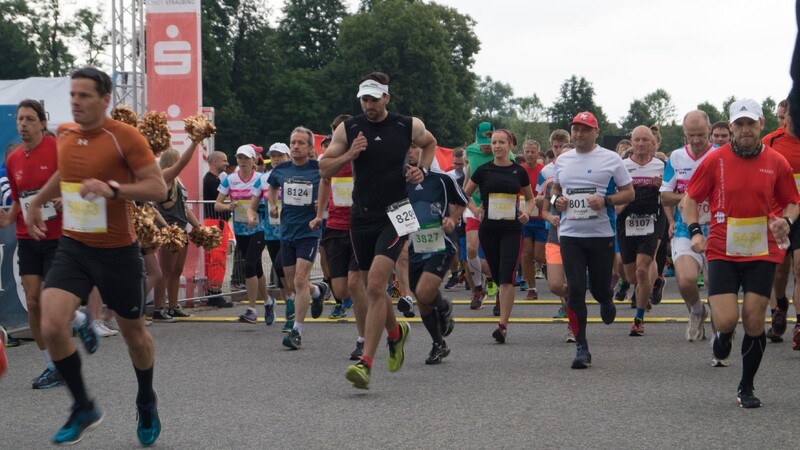 Stadtlauf für Jung und Alt: Fast 5.000 Sportler schlüpften am Sonntag in ihre Joggingschuhe.