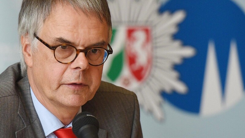 Der Kölner Polizeipräsident Wolfgang Albers ist in den einstweiligen Ruhestand versetzt worden.