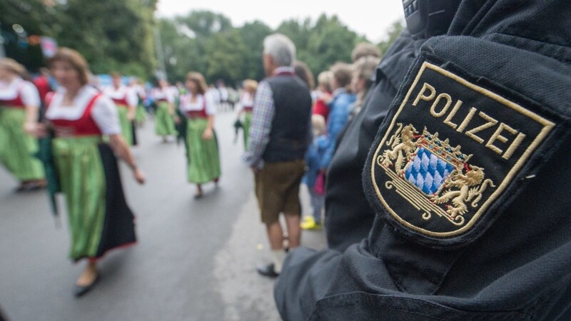 Die Polizei hatte am Montag auf der Dult in Regensburg vor allem mit einem Besucher zu kämpfen.
