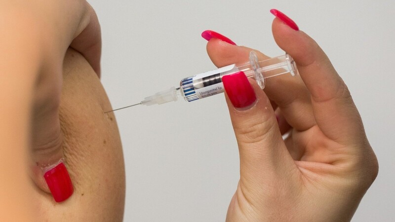Steigende Zahlen bei Masern-Infektionen haben wieder eine Debatte über einen möglichen Impfzwang ausgelöst.