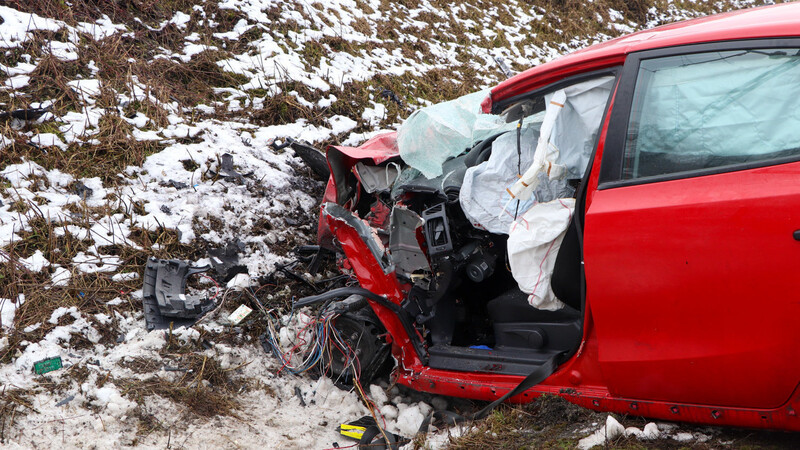 Auf der B8 bei Vilshofen hat sich am Donnerstag ein tödlicher Unfall ereignet.