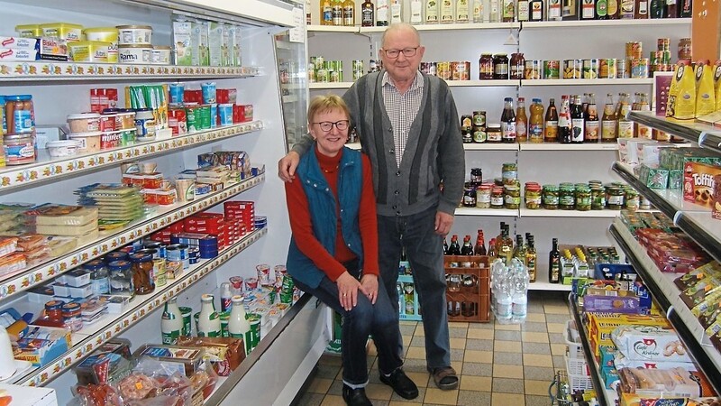 Roswitha und Hans Seis in ihrem Laden.