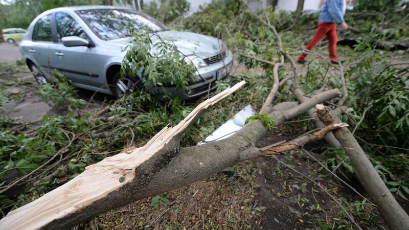 Sturmschäden am Auto zahlt oft die Teilkasko-Versicherung.