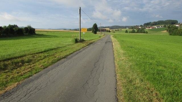 Die Gemeindeverbindungsstraße in Richtung Hofmühle-Rußmühle.