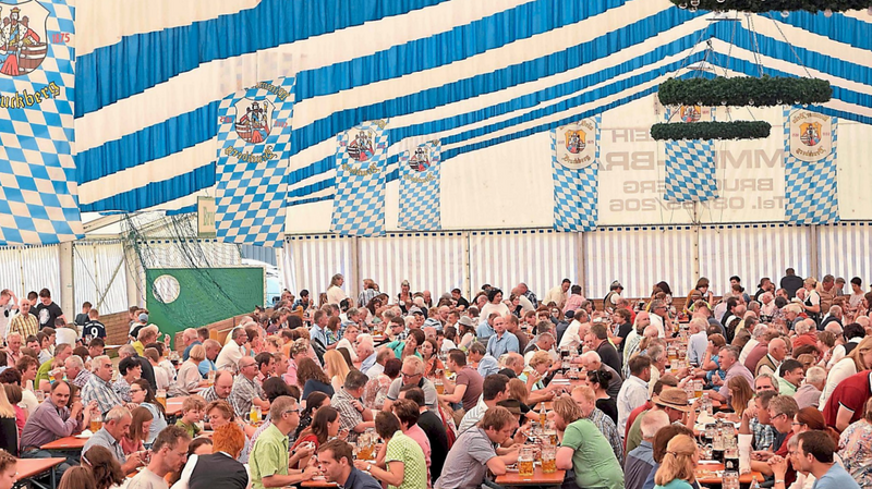 Das Volksfestzelt könnte Veranstaltungsort für einen Tag der Vereine werden - sofern der Festwirt einverstanden und die Vereine interessiert sind.