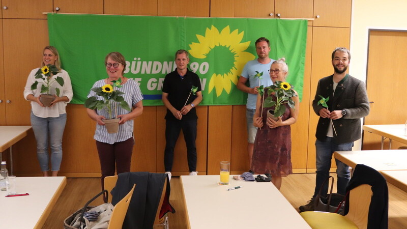 Der gesamte Ortsverband: Fünf Mitglieder machen ihn aus. Sprecher sind Petra Mölders (Zweite von links) und Tom Kager (Dritter von links). Schriftführerin ist Anja Linhart (links).