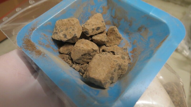 Kiloweise Heroin in Form von Brocken und Platten fanden die Einsatzkräfte bei den Durchsuchungen - in einem Fall satte 3,5 Kilo auf einmal.