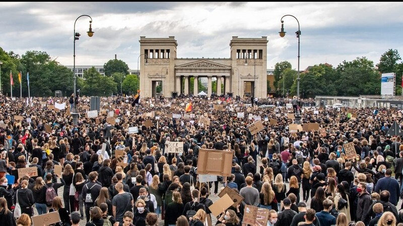 6. Juni, München: Mehrere Tausend Menschen demonstrieren.
