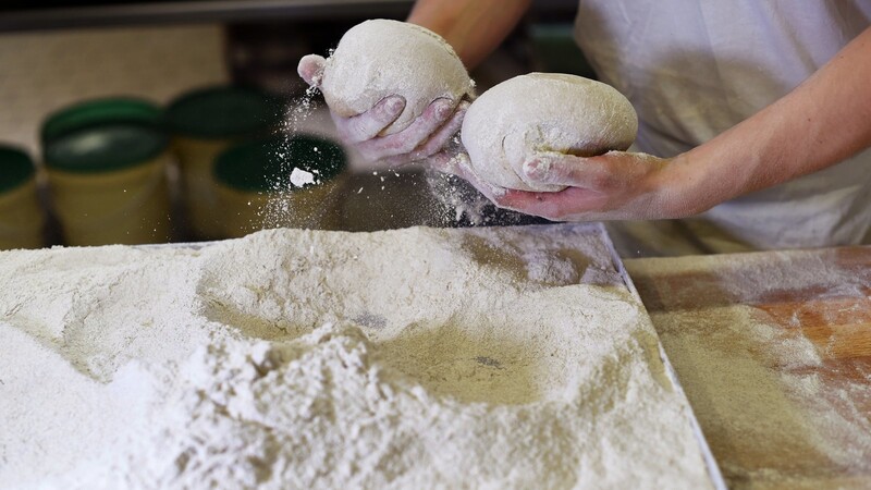 Friseurgewerbe oder auch Bäckerhandwerk: Für Betriebe ist es schwer, neue Lehrlinge zu finden.